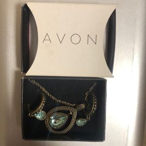 avon jewelry necklace and earring set